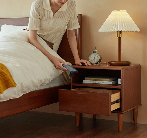 Sointu 實木單抽屜床頭櫃
