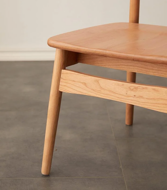 Vaahtera 全實木型格椅子