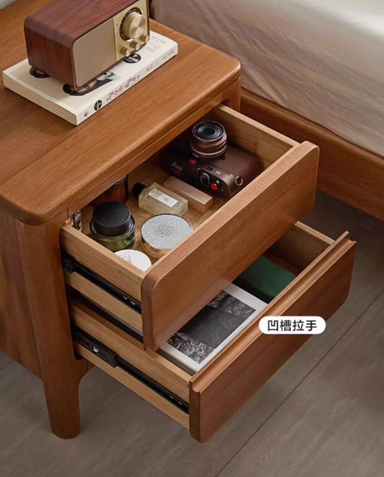 Pihlaja 實木胡桃木色床頭櫃