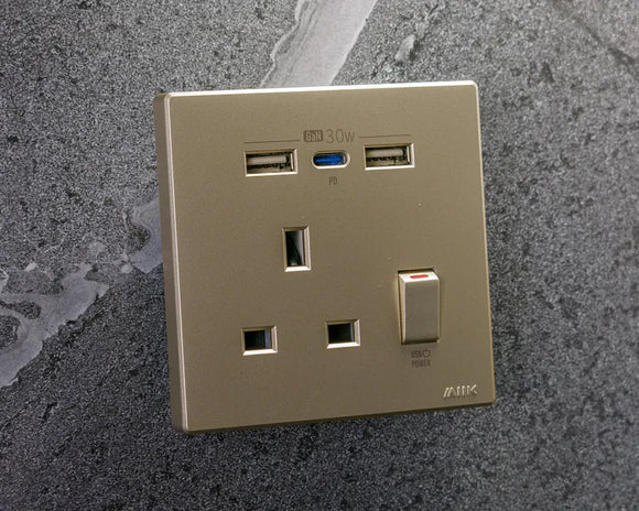 GaN30W Type-C/USB 電制插座 (單蘇) - 香濱金