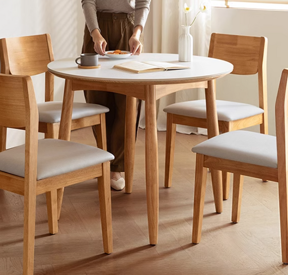 Halla 實木腳圓形餐桌