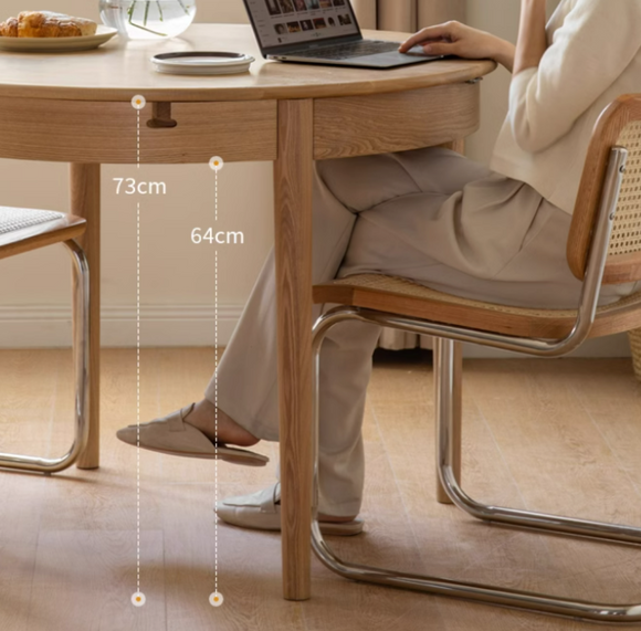 Kuu 伸縮圓桌餐桌